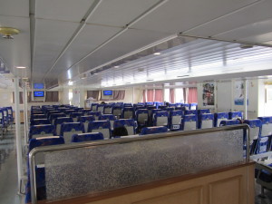 瀬戸内海汽船の高速船「スーパージェット」の一般船室